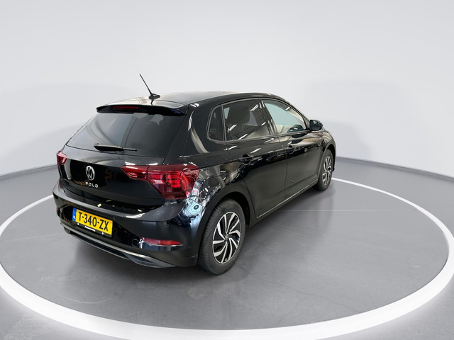 Volkswagen Polo 1.0 TSI 95pk Life · Apple Android Car Play · Airco · P-Sensoren · DAB · Getint Glas · 15'' Inch · Garantie t m 10-10-2027 of 100