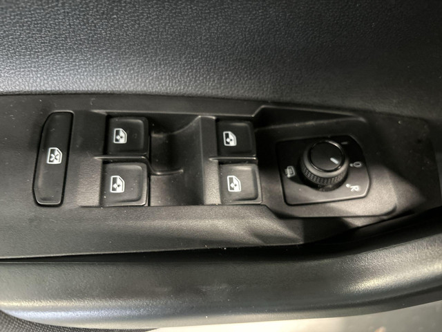 Volkswagen Polo 1.0 TSI 95pk Life · Apple Android Car Play · Airco · P-Sensoren · DAB · Getint Glas · 15'' Inch · Garantie t m 10-10-2027 of 100