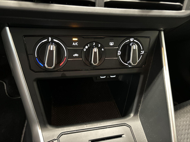 Volkswagen Polo 1.0 TSI 95pk Life · Apple Android Car Play · Airco · P-Sensoren · DAB · Getint Glas · 15'' Inch · Garantie t m 10-10-2027 of 100