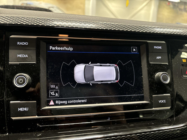 Volkswagen Polo 1.0 TSI 95pk Life · Apple Android Car Play · Airco · P-Sensoren · DAB · Getint Glas · 15'' Inch · Garantie t m 10-10-2027 of 100