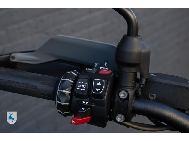 BMW R 1300 GS Triple Black   Spaakwielen goud   BTW
