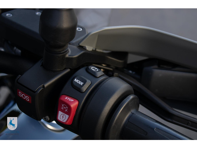 BMW R 1300 GS Triple Black   Spaakwielen goud   BTW