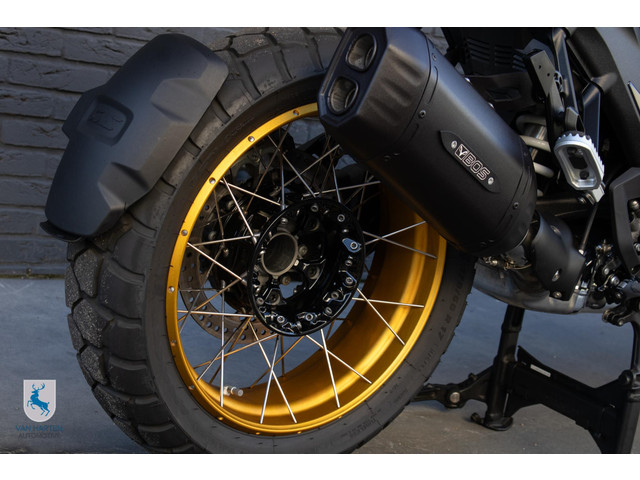 BMW R 1300 GS Triple Black   Spaakwielen goud   BTW