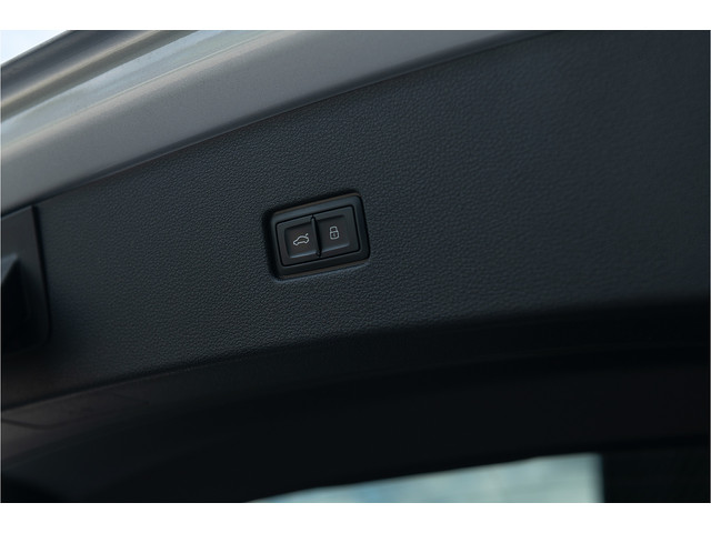 Audi Q8 55 TFSI e quattro S-Line ACC Pano S-Stoelen Matrix Memory B&O 360 Softcl. Trekhaak