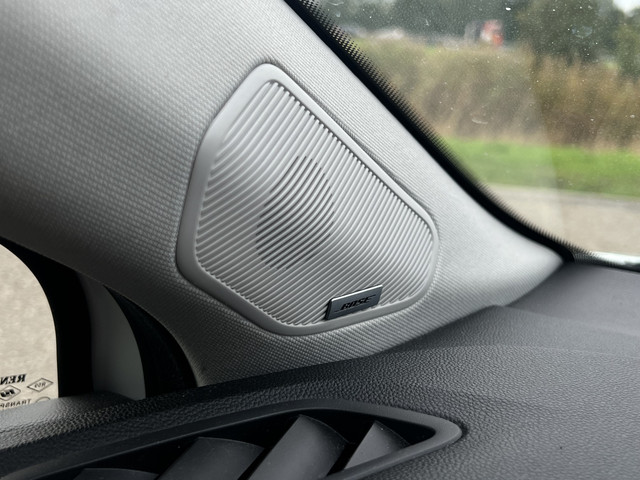 Renault Captur 1.6 E-Tech Hybrid 160PK Intens Edition One   Dealer onbderhouden   Bose   360' Camera