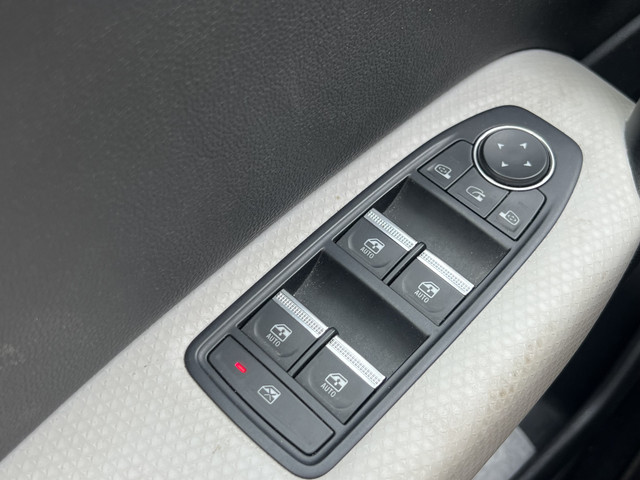 Renault Captur 1.6 E-Tech Hybrid 160PK Intens Edition One   Dealer onbderhouden   Bose   360' Camera