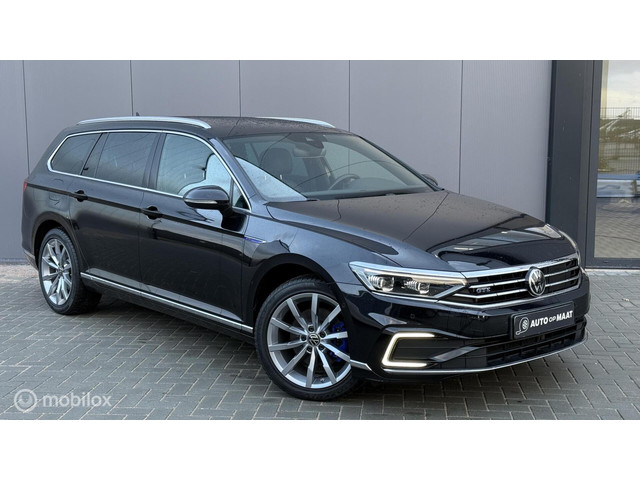 volkswagen-passat-variant-gte---pano---acc---dcc