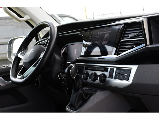 Volkswagen Transporter 2.0 TDI L2H1 DC Caravelle Full options! Adaptieve Cruise, Virtual, Carplay, LED, 204PK, 2 x Schuifdeur, Clima, Stoelverwarming,