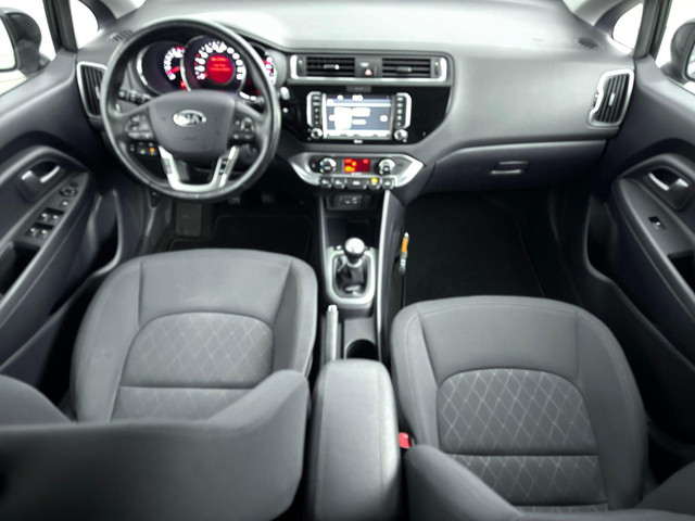 Kia Rio 1.2 CVVT EXECUTIVELINE | NAVI | CLIMA | CRUISE | CAMERA | PDC | PRIVACY GLASS | LM VELGEN | STUUR- & STOELVERWARMING |