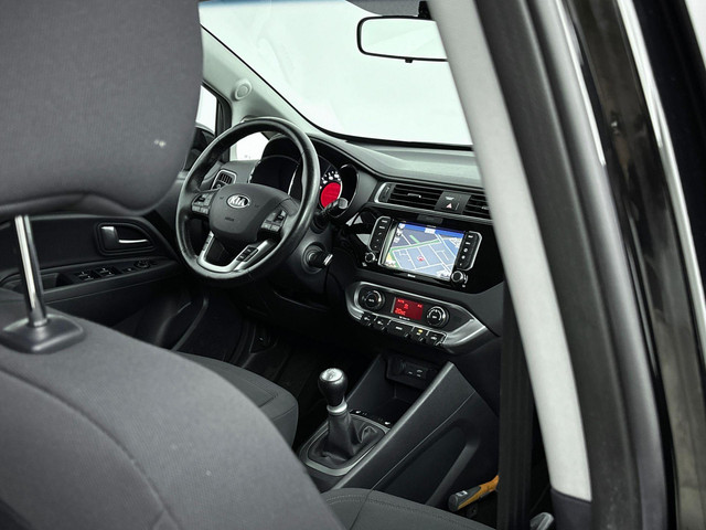 Kia Rio 1.2 CVVT EXECUTIVELINE | NAVI | CLIMA | CRUISE | CAMERA | PDC | PRIVACY GLASS | LM VELGEN | STUUR- & STOELVERWARMING |