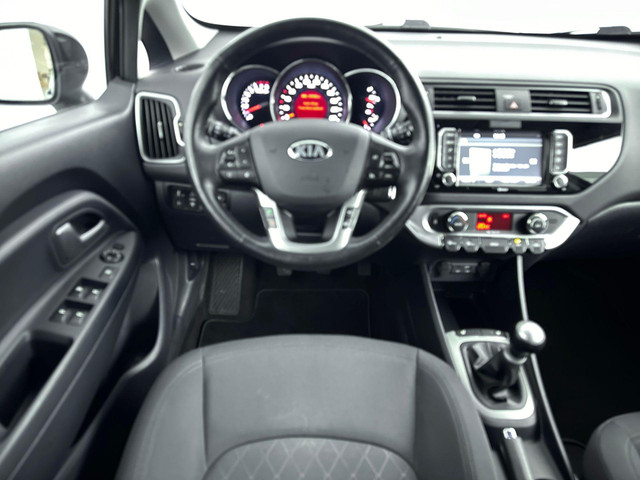Kia Rio 1.2 CVVT EXECUTIVELINE | NAVI | CLIMA | CRUISE | CAMERA | PDC | PRIVACY GLASS | LM VELGEN | STUUR- & STOELVERWARMING |