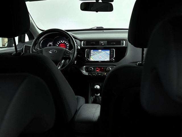 Kia Rio 1.2 CVVT EXECUTIVELINE | NAVI | CLIMA | CRUISE | CAMERA | PDC | PRIVACY GLASS | LM VELGEN | STUUR- & STOELVERWARMING |