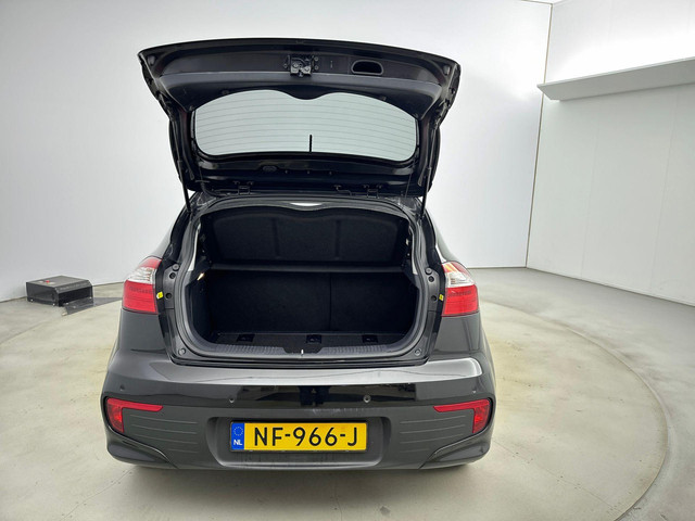 Kia Rio 1.2 CVVT EXECUTIVELINE | NAVI | CLIMA | CRUISE | CAMERA | PDC | PRIVACY GLASS | LM VELGEN | STUUR- & STOELVERWARMING |