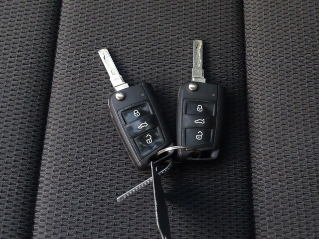Volkswagen Golf 1.0 TSI Comfortline Business Automaat | Carplay | 18