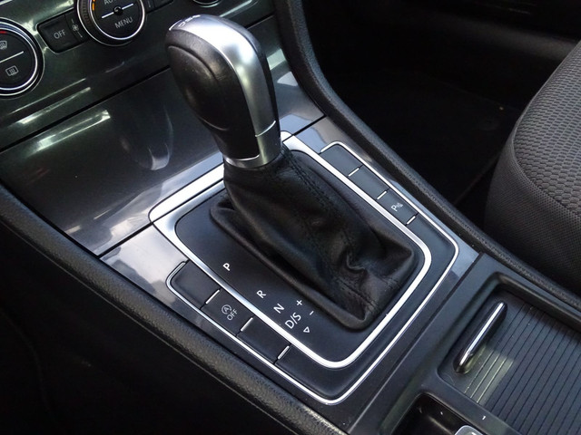 Volkswagen Golf 1.0 TSI Comfortline Business Automaat | Carplay | 18