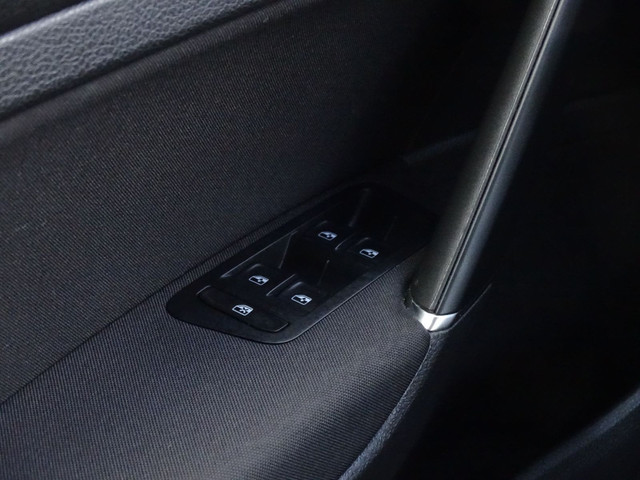 Volkswagen Golf 1.0 TSI Comfortline Business Automaat | Carplay | 18