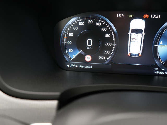 Volvo V90 T6 AWD R-Design Plug In Hybrid 340pk Dealer O.H PHEV | Trekhaak Af Fabriek | Panodak | Adaptive Cruise | Head Up | Harman & Kard