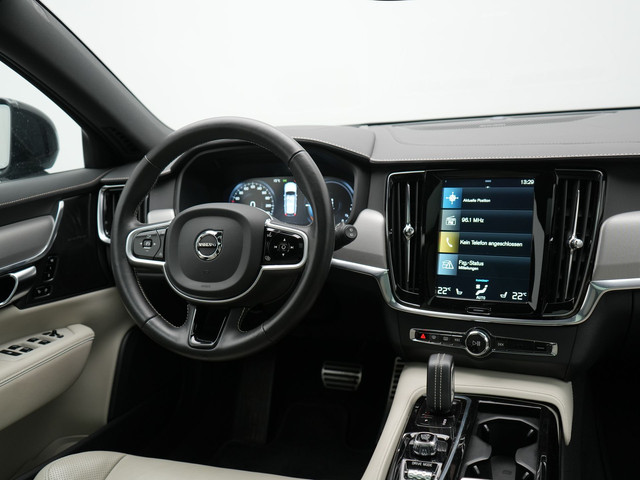 Volvo V90 T6 AWD R-Design Plug In Hybrid 340pk Dealer O.H PHEV | Trekhaak Af Fabriek | Panodak | Adaptive Cruise | Head Up | Harman & Kard