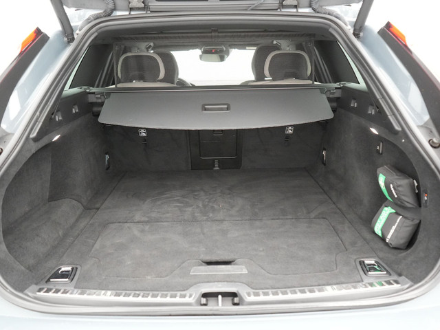 Volvo V90 T6 AWD R-Design Plug In Hybrid 340pk Dealer O.H PHEV | Trekhaak Af Fabriek | Panodak | Adaptive Cruise | Head Up | Harman & Kard