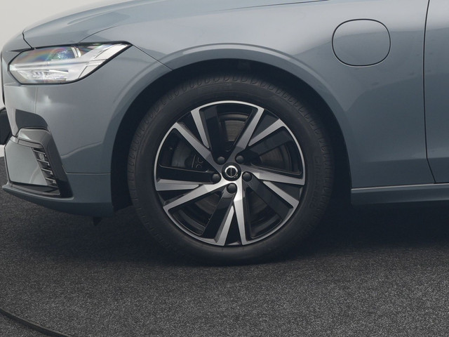 Volvo V90 T6 AWD R-Design Plug In Hybrid 340pk Dealer O.H PHEV | Trekhaak Af Fabriek | Panodak | Adaptive Cruise | Head Up | Harman & Kard