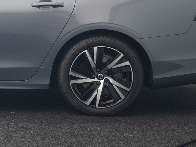 Volvo V90 T6 AWD R-Design Plug In Hybrid 340pk Dealer O.H PHEV | Trekhaak Af Fabriek | Panodak | Adaptive Cruise | Head Up | Harman & Kard