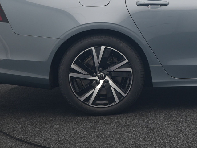 Volvo V90 T6 AWD R-Design Plug In Hybrid 340pk Dealer O.H PHEV | Trekhaak Af Fabriek | Panodak | Adaptive Cruise | Head Up | Harman & Kard