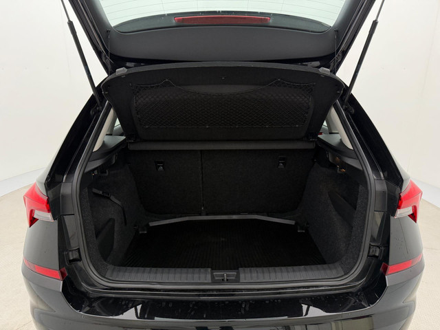 Skoda Kamiq 1.0 TSI Business Edition Automaat | Trekhaak | Camera | Apple CarPlay | Stoelverwarming | Lane Assist