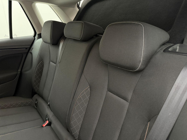 Skoda Kamiq 1.0 TSI Business Edition Automaat | Trekhaak | Camera | Apple CarPlay | Stoelverwarming | Lane Assist