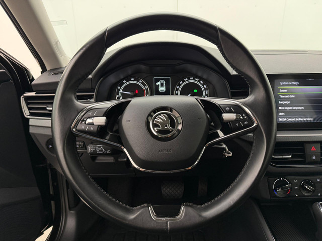 Skoda Kamiq 1.0 TSI Business Edition Automaat | Trekhaak | Camera | Apple CarPlay | Stoelverwarming | Lane Assist