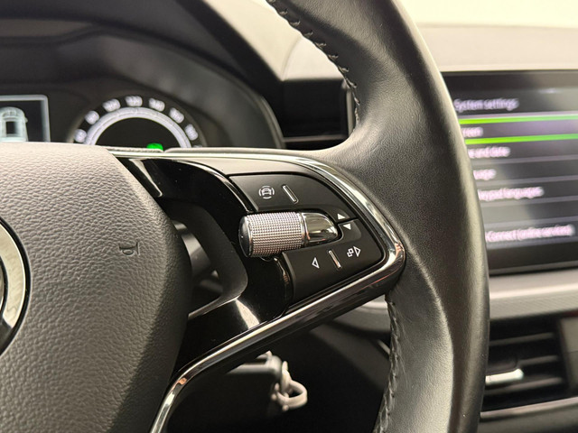 Skoda Kamiq 1.0 TSI Business Edition Automaat | Trekhaak | Camera | Apple CarPlay | Stoelverwarming | Lane Assist