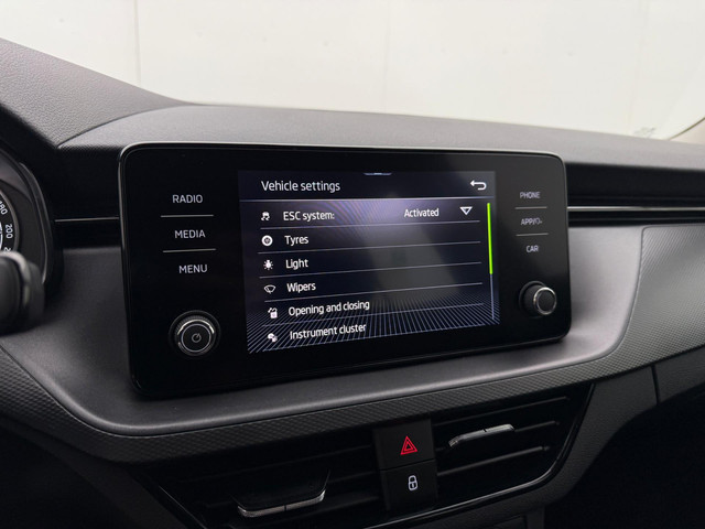 Skoda Kamiq 1.0 TSI Business Edition Automaat | Trekhaak | Camera | Apple CarPlay | Stoelverwarming | Lane Assist