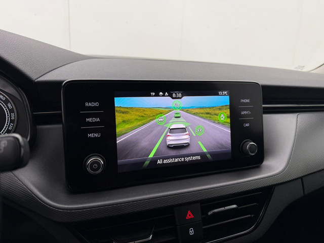 Skoda Kamiq 1.0 TSI Business Edition Automaat | Trekhaak | Camera | Apple CarPlay | Stoelverwarming | Lane Assist
