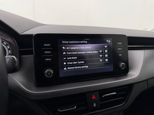 Skoda Kamiq 1.0 TSI Business Edition Automaat | Trekhaak | Camera | Apple CarPlay | Stoelverwarming | Lane Assist