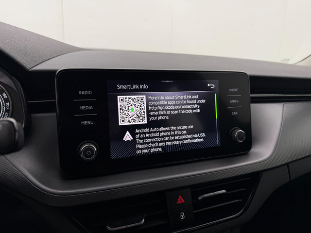 Skoda Kamiq 1.0 TSI Business Edition Automaat | Trekhaak | Camera | Apple CarPlay | Stoelverwarming | Lane Assist