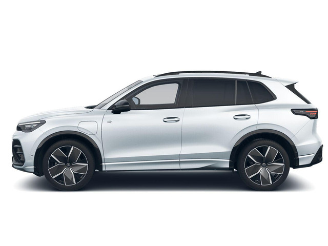 Volkswagen Tiguan R-Line Edition 1.5 eHybrid 204 PK | Trekhaak | Panoramadak | Adaptief Onderstel | Black Style |
