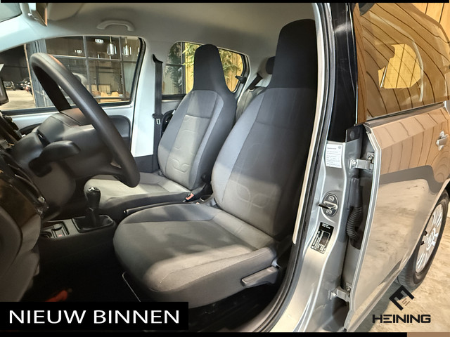 Volkswagen up! 1.0 move up! BlueMotion Executive-pakket. Van eerste eigenaar. Dealer onderhouden en slechts 74000 km!!