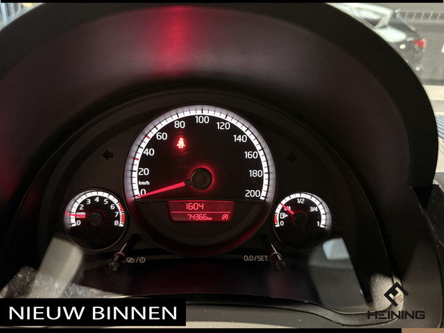Volkswagen up! 1.0 move up! BlueMotion Executive-pakket. Van eerste eigenaar. Dealer onderhouden en slechts 74000 km!!