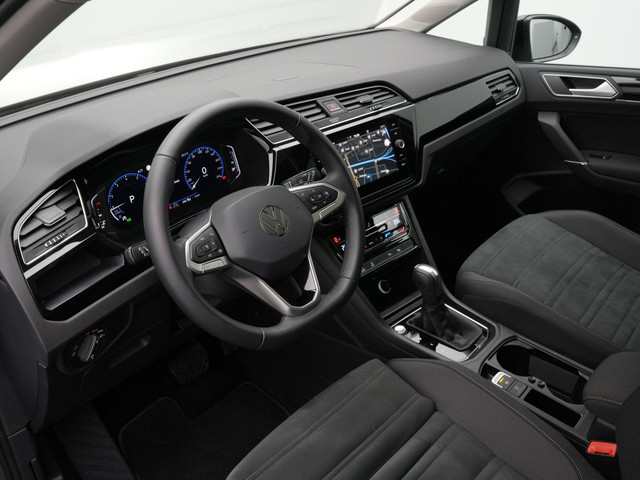 Volkswagen Touran 7 pers. 1.5 TSI 150 pk DSG Highline | 7-persoons | Panoramadak | Trekhaak | Stoelverwarming | Sportonderstel | Side Assist | Bla