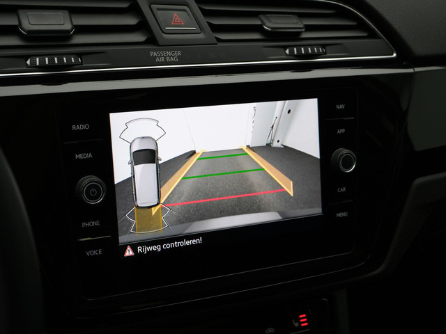 Volkswagen Touran 7 pers. 1.5 TSI 150 pk DSG Highline | 7-persoons | Panoramadak | Trekhaak | Stoelverwarming | Sportonderstel | Side Assist | Bla