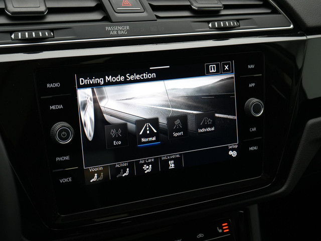 Volkswagen Touran 7 pers. 1.5 TSI 150 pk DSG Highline | 7-persoons | Panoramadak | Trekhaak | Stoelverwarming | Sportonderstel | Side Assist | Bla