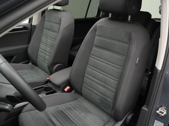 Volkswagen Touran 7 pers. 1.5 TSI 150 pk DSG Highline | 7-persoons | Panoramadak | Trekhaak | Stoelverwarming | Sportonderstel | Side Assist | Bla