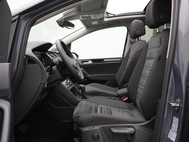 Volkswagen Touran 7 pers. 1.5 TSI 150 pk DSG Highline | 7-persoons | Panoramadak | Trekhaak | Stoelverwarming | Sportonderstel | Side Assist | Bla
