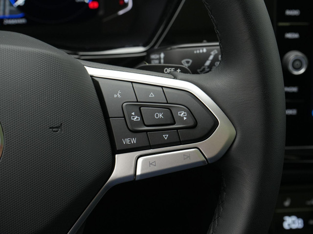 Volkswagen Touran 7 pers. 1.5 TSI 150 pk DSG Highline | 7-persoons | Panoramadak | Trekhaak | Stoelverwarming | Sportonderstel | Side Assist | Bla