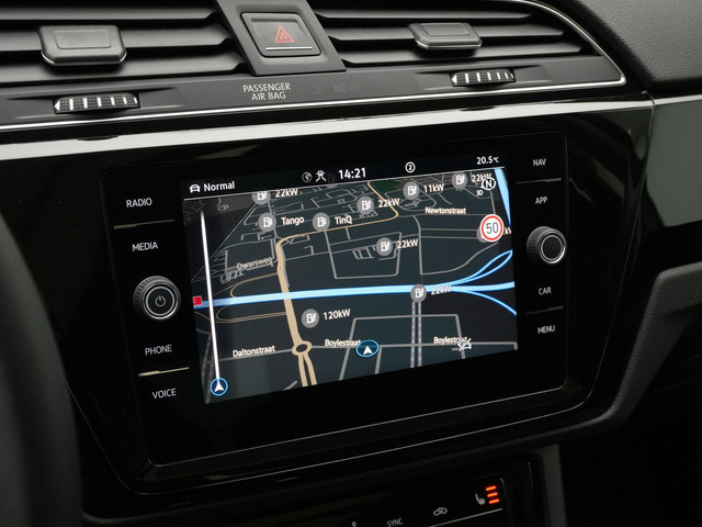 Volkswagen Touran 7 pers. 1.5 TSI 150 pk DSG Highline | 7-persoons | Panoramadak | Trekhaak | Stoelverwarming | Sportonderstel | Side Assist | Bla