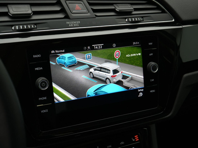 Volkswagen Touran 7 pers. 1.5 TSI 150 pk DSG Highline | 7-persoons | Panoramadak | Trekhaak | Stoelverwarming | Sportonderstel | Side Assist | Bla