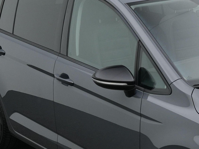 Volkswagen Touran 7 pers. 1.5 TSI 150 pk DSG Highline | 7-persoons | Panoramadak | Trekhaak | Stoelverwarming | Sportonderstel | Side Assist | Bla