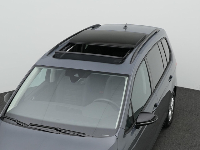 Volkswagen Touran 7 pers. 1.5 TSI 150 pk DSG Highline | 7-persoons | Panoramadak | Trekhaak | Stoelverwarming | Sportonderstel | Side Assist | Bla