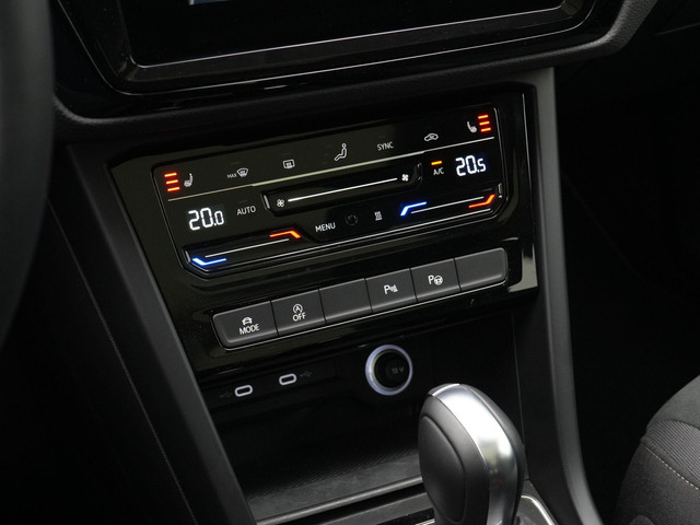 Volkswagen Touran 7 pers. 1.5 TSI 150 pk DSG Highline | 7-persoons | Panoramadak | Trekhaak | Stoelverwarming | Sportonderstel | Side Assist | Bla