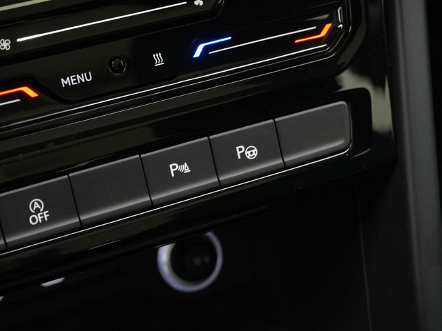 Volkswagen Touran 7 pers. 1.5 TSI 150 pk DSG Highline | 7-persoons | Panoramadak | Trekhaak | Stoelverwarming | Sportonderstel | Side Assist | Bla