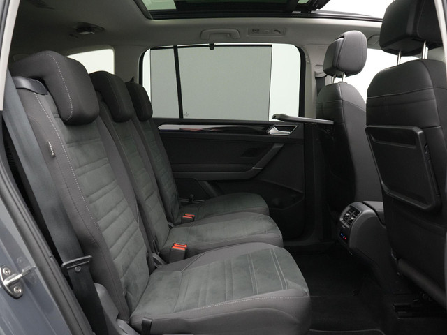 Volkswagen Touran 7 pers. 1.5 TSI 150 pk DSG Highline | 7-persoons | Panoramadak | Trekhaak | Stoelverwarming | Sportonderstel | Side Assist | Bla